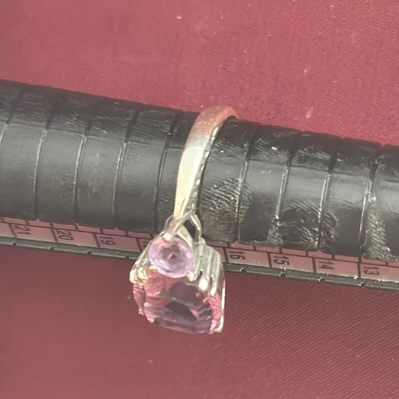 Elegant Pink Gemstone Ring - Picture 4 of 9